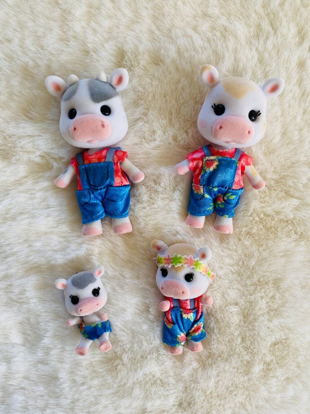 The Cloverberrys Honey Bee Acres Cow Family Figures Ollie-Buttercup-Pepper-Lily